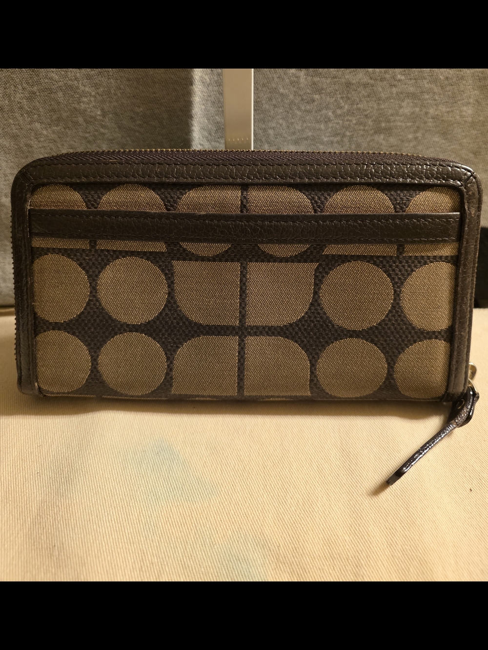 kate spade Geometric Logo-Pattern Zip Wallet - Picture 2 of 9